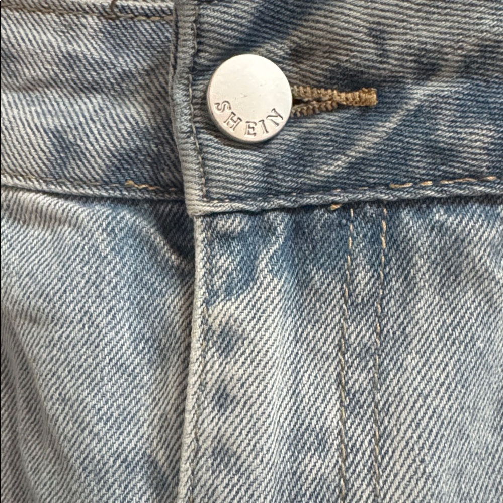 SHEIN Light Blue Distressed Denim Shorts Women’s Size Large Casual Everyday Used - Picture 5 of 6